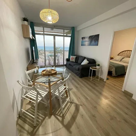 Primera Linea De Playa Con Preciosas Vistas Al Mar 아파트