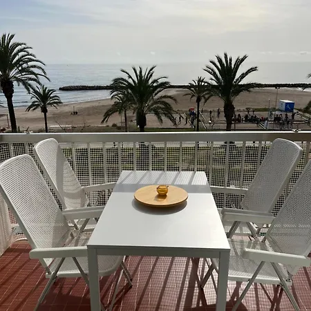 Primera Linea De Playa Con Preciosas Vistas Al Mar