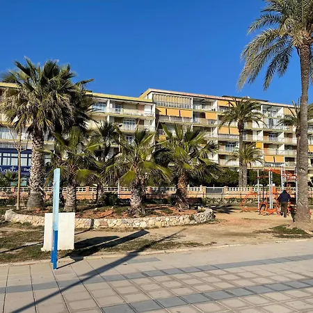 Primera Linea De Playa Con Preciosas Vistas Al Mar *