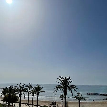 Primera Linea De Playa Con Preciosas Vistas Al Mar * Cunit
